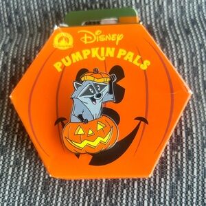 2025 Disney Parks Halloween Pumpkin Pals Mystery Pin Meeko NEW